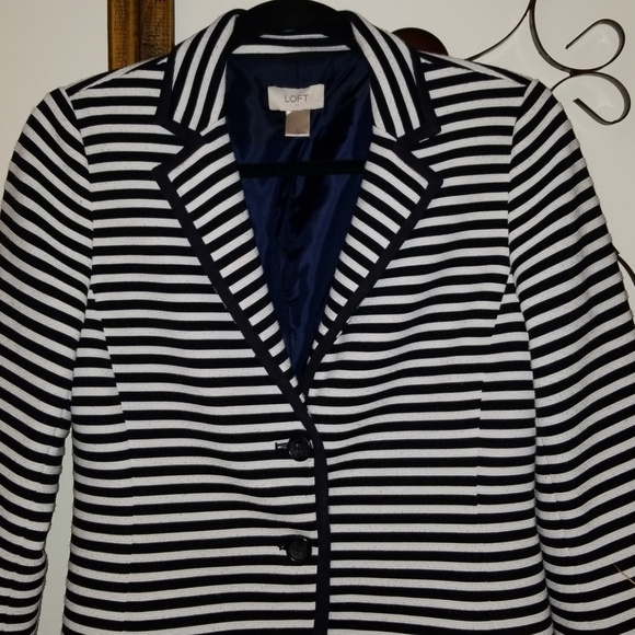 A LITTLE NAUTI NEVER HURTS❣️Navy and white blazer - Picture 4 of 8